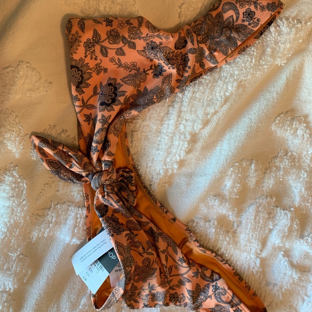 TOP SHOP swim top 👙